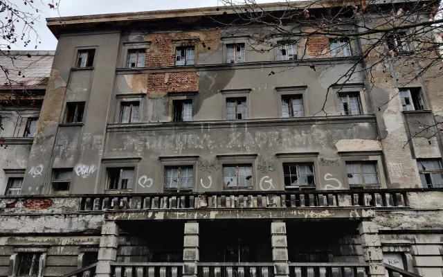 FOTOGALERIE: Zchátralé městské lázně v centru Plzně