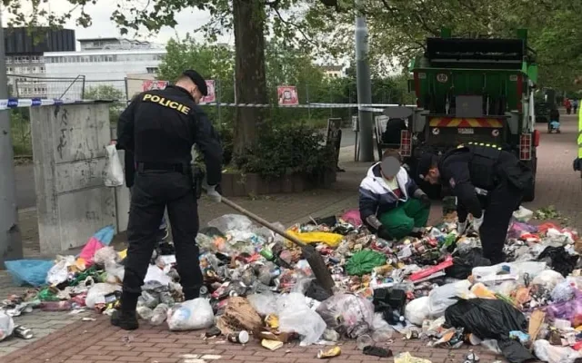 Police důkladně prohledává i širší okolí, zdroj: Policie ČR