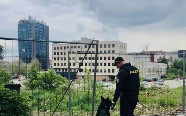 Police důkladně prohledává i širší okolí, zdroj: Policie ČR