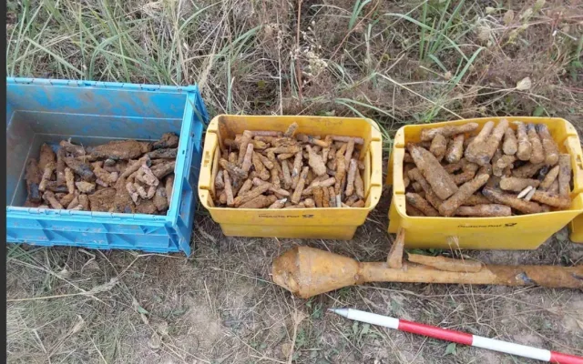 Archeologové vykopali tisíce kusů nebezpečné munice, likvidace trvala celé dny