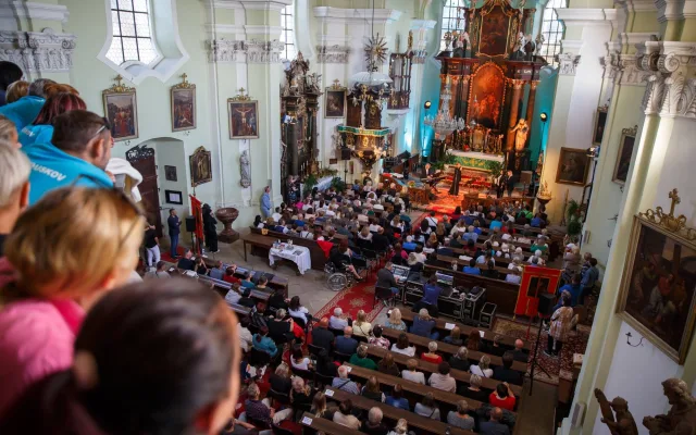 Náš kostel je již opravdu náš, radují se v Touškově. Spolu sním převzali i zahradu