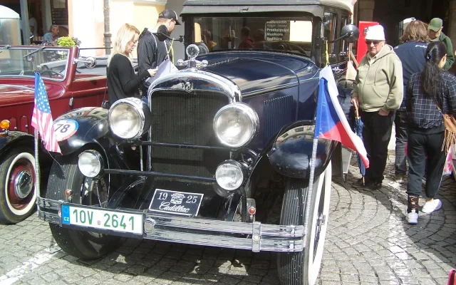 Impozantním automobilem byl tento 101 let starý Cadillac.