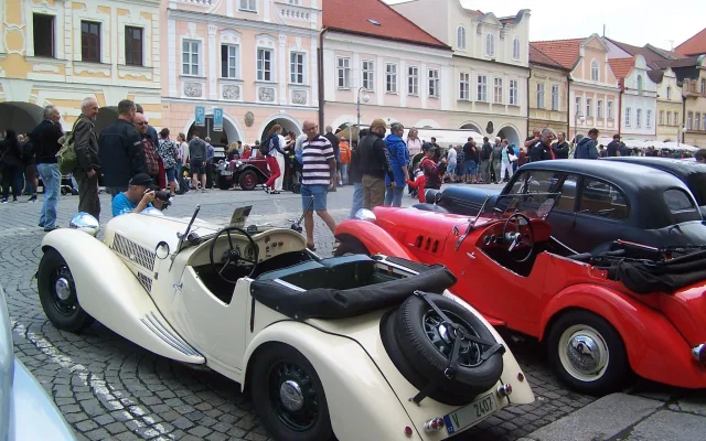 Předválečnou českou eleganci reprezentovaly vozy Aero 30.