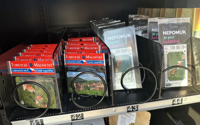 Suvenýromaty lákají turisty na Nepomucko i mimo otevírací dobu