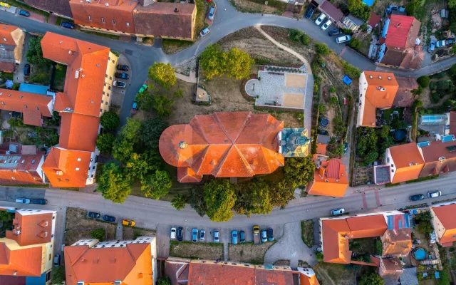 Náš kostel je již opravdu náš, radují se v Touškově. Spolu sním převzali i zahradu