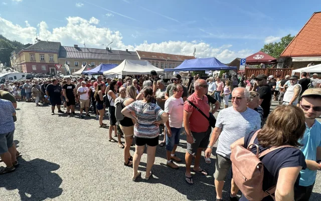 Šumavské město opět přivítá tisíce lidí na populárním mistrovství v opékání prasat