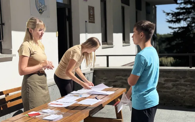 Praktické dovednosti i dobrá fyzička. Na Šumavě trénují budoucí skautské vedoucí