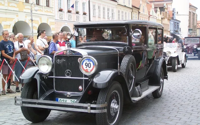 Nejstarší sraz historických aut ukáže stovku strojů, mezi nimi i vůz z roku 1910
