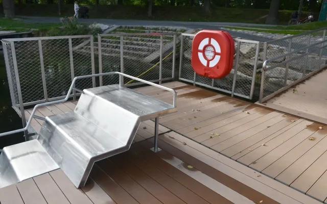 Nové zázemí Velkého boleveckého rybníka. Vstup do vody vyšel na 1,7 milionu