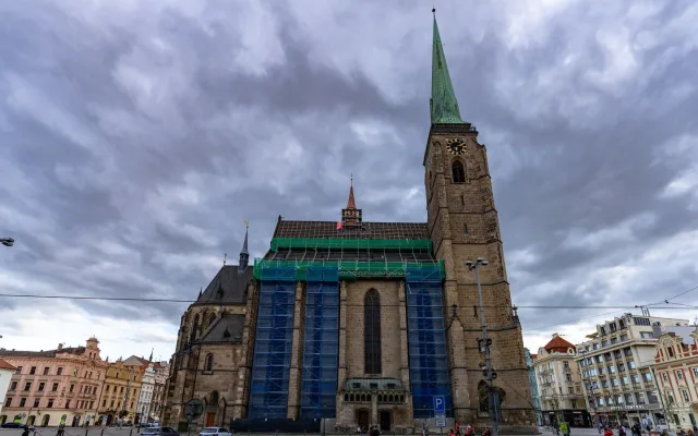 Sanktusová věžička na katedrále září novotou, ukrývá vzkaz budoucím generacím
