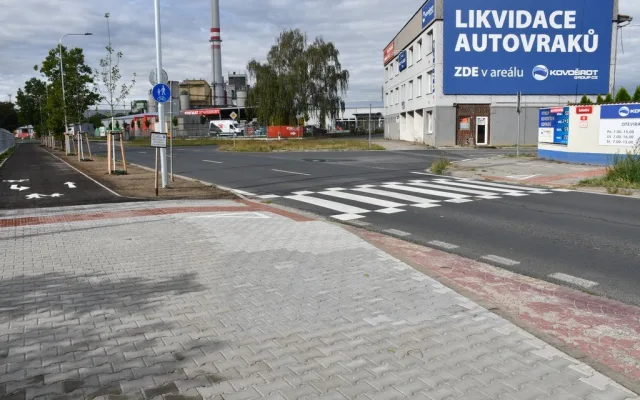Nová stezka pro pěší a cyklisty propojí Jateční s Doubravkou. Měří 440 metrů