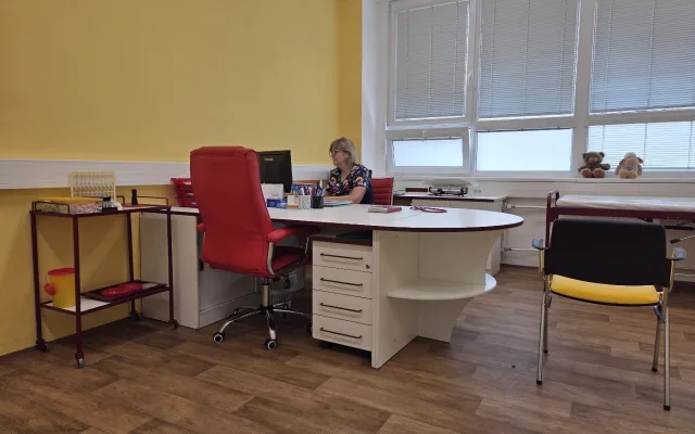 Rodiče tisíců dětí o své pediatričky nepřišli. Mají nové prostory v bývalém úřadu