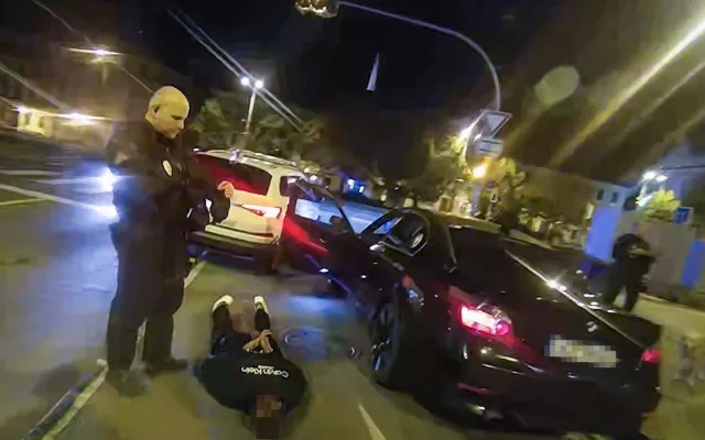 Řidič BMW hnal ulicemi města a ujížděl policii. Jeho vysvětlení bylo absurdní