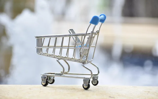 Maloobchod roste už 32 měsíců, tržby táhnou hlavně e-shopy