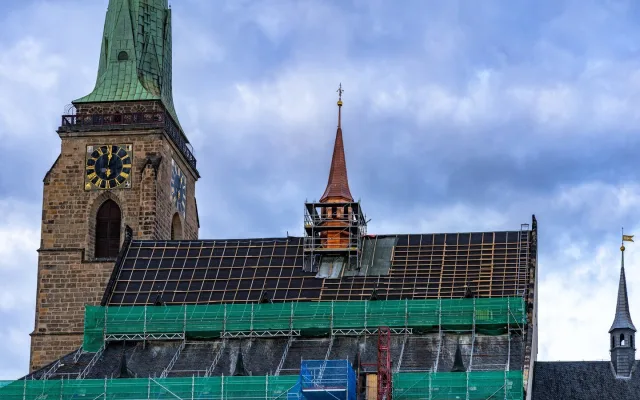 Sanktusová věžička na katedrále září novotou, ukrývá vzkaz budoucím generacím