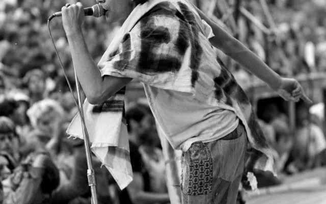 Legendární koncert rozpoutal peklo. Poprvé vidíte 39 let staré fotky Toten Hosen v Plzni