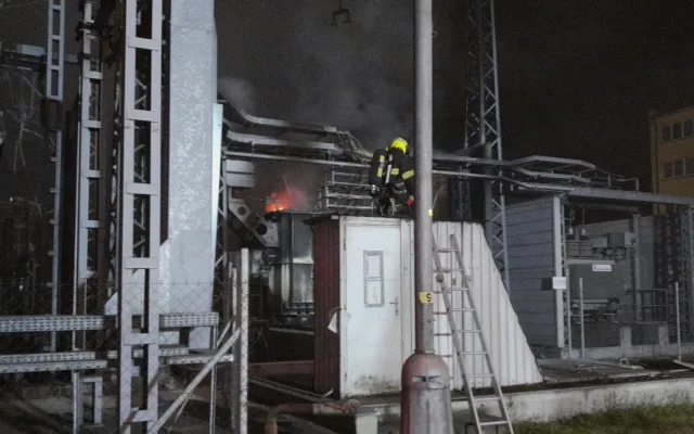 V areálu teplárny zahořel transformátor. Na místě zasahovala i chemická laboratoř