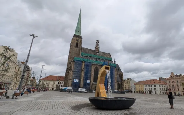 Z pozlacené kašny Chrtice opět prýští voda, prošla náročnou opravou