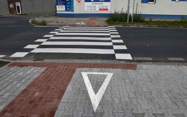 Nová stezka pro pěší a cyklisty propojí Jateční s Doubravkou. Měří 440 metrů