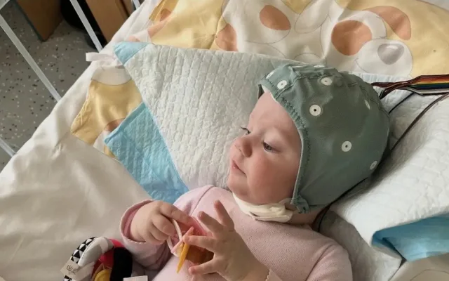 Natálka po narození prodělala sepsi i krvácení do mozku. Rodina teď prosí o pomoc