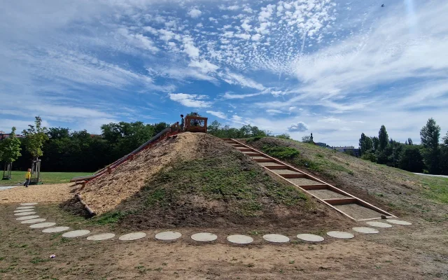 U Ježíška otevřeli dětský park. Prostoru vévodí čtyřmetrová skluzavka