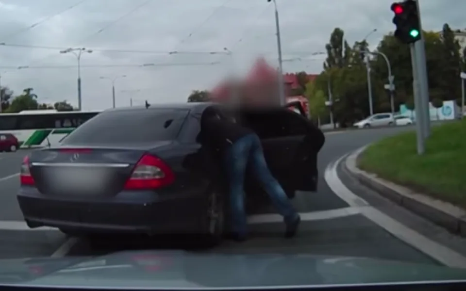 Soud v Plzni opět řeší zákrok policisty v civilu proti řidiči.