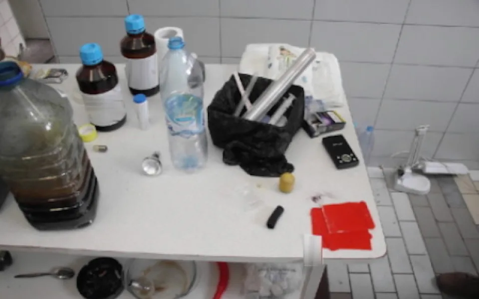 Celníci a policisté odhalili drogový gang i s varnou pervitinu.