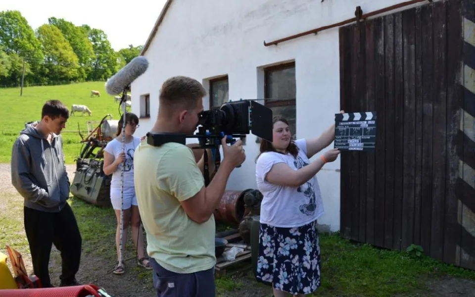Natáčení filmu Z města na venkov.