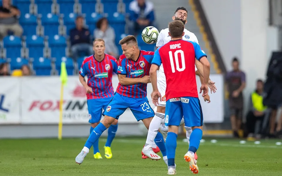Plzeňský Kalvach si ze zápasu s Olomoucí odnesl zlomený nos.