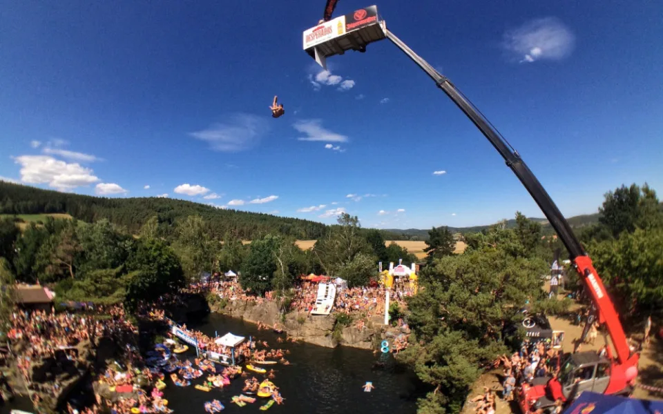 Vyšší skoky, zahraniční hvězdy a spousta zážitků. Highjump představuje kompletní program.