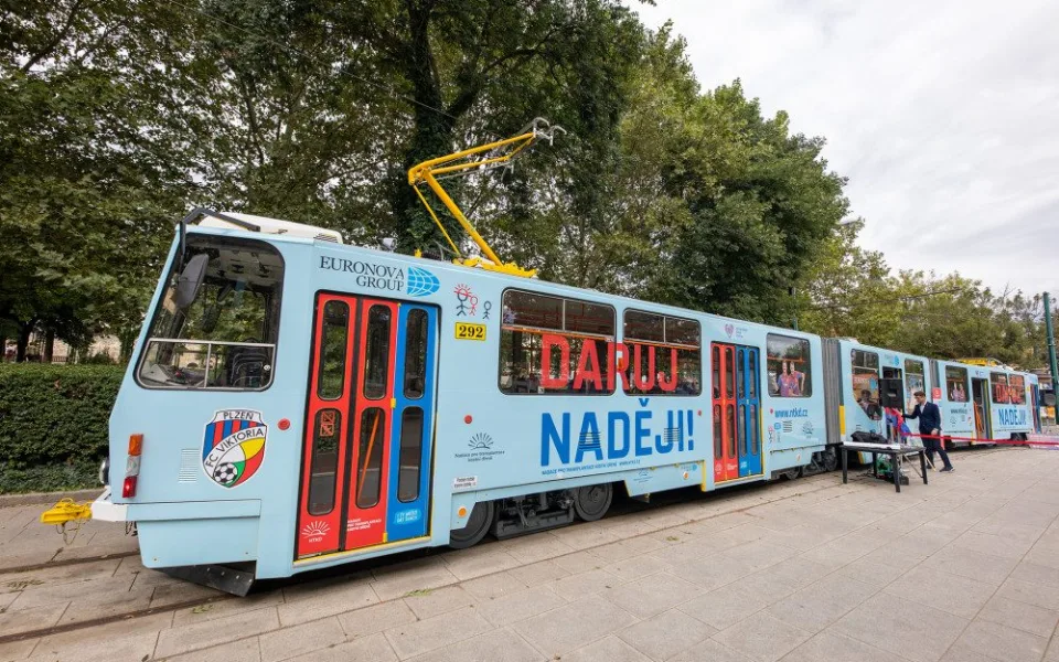 Tramvaj plzeňské Viktorie podporuje dárcovství kostní dřeně