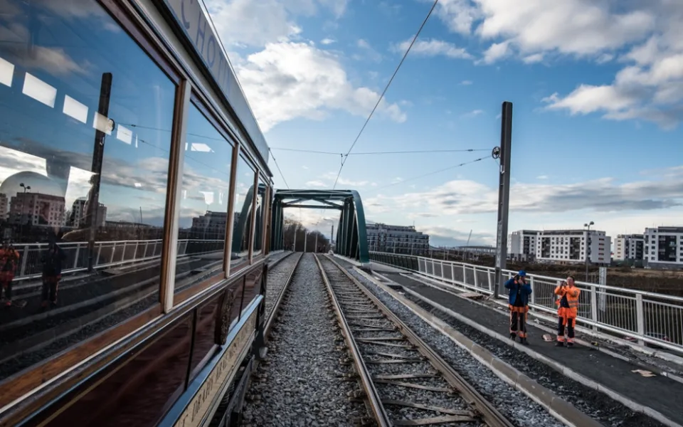 Nová tramvajová trať v Plzni doveze cestující až k univerzitě.