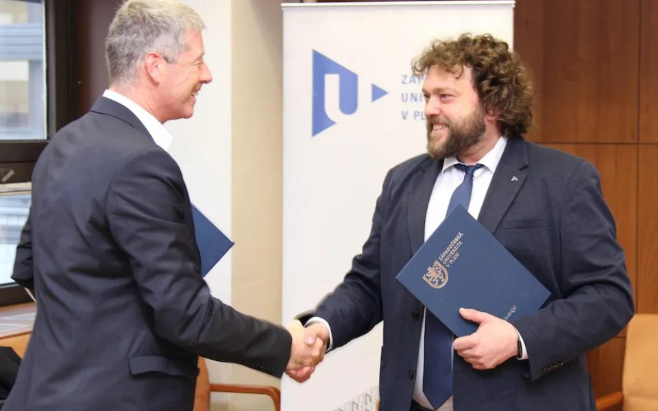 CFO BMW Roland Krause (zleva)  a děkan FST ZČU Milan Edl.