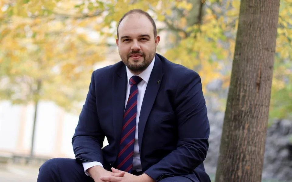Předsedou Pirátů v Plzeňském kraji je opět poslanec Lukáš Bartoň.