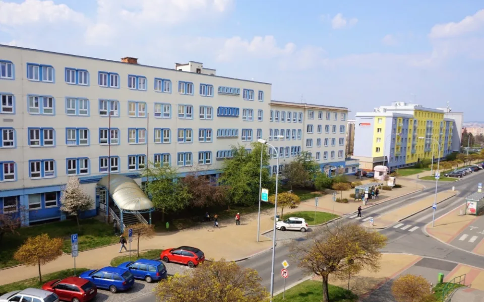 Na druhý pokud by se mělo začít s rekonstrukcí Francouzské třídy na Slovanech