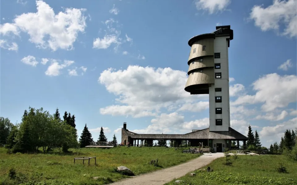 Návštěvu Poledníku by si měli turisté zatím ještě odpustit