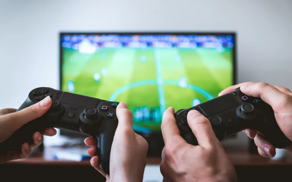 Hraní počítačových her v současné době nahrazuje klasický sport