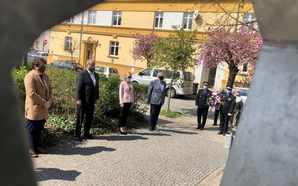 Pietní akt u pomníku v Habrmannově parku