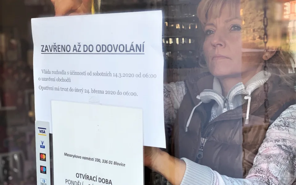 Živnostníci, kteří museli zavřít své provozovny a přerušit podnikání už dostávají kompenzační bonus od státu