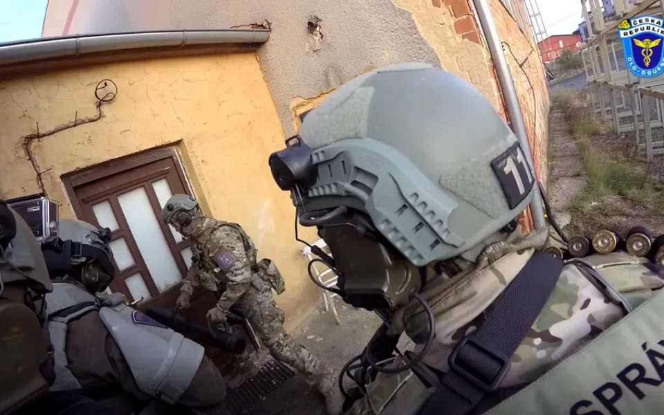 Zásah proti gangu výrobců nelegálních cigaret