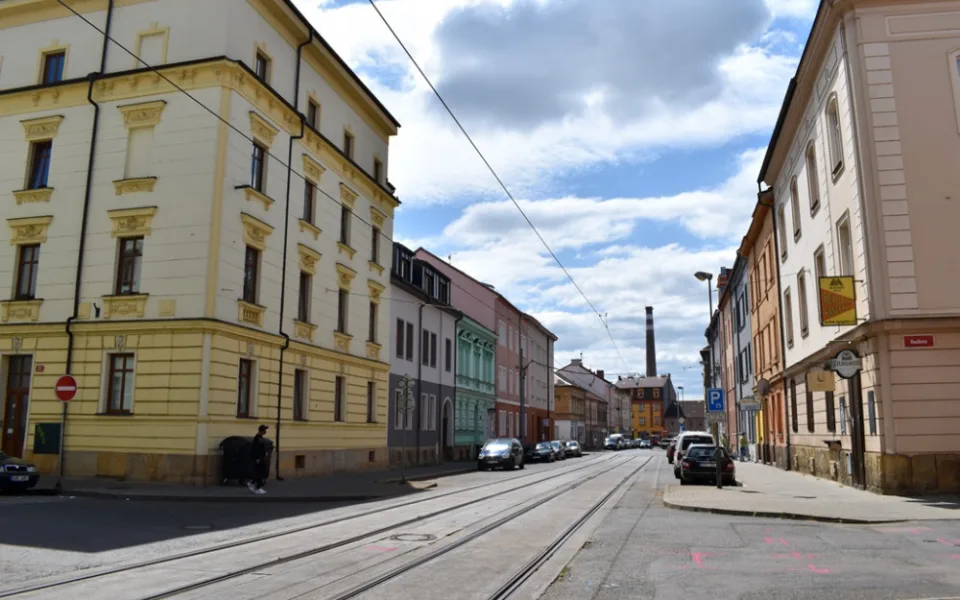 Tramvajovou trať ve Sladkovského ulici čeká od poloviny května rekonstrukce