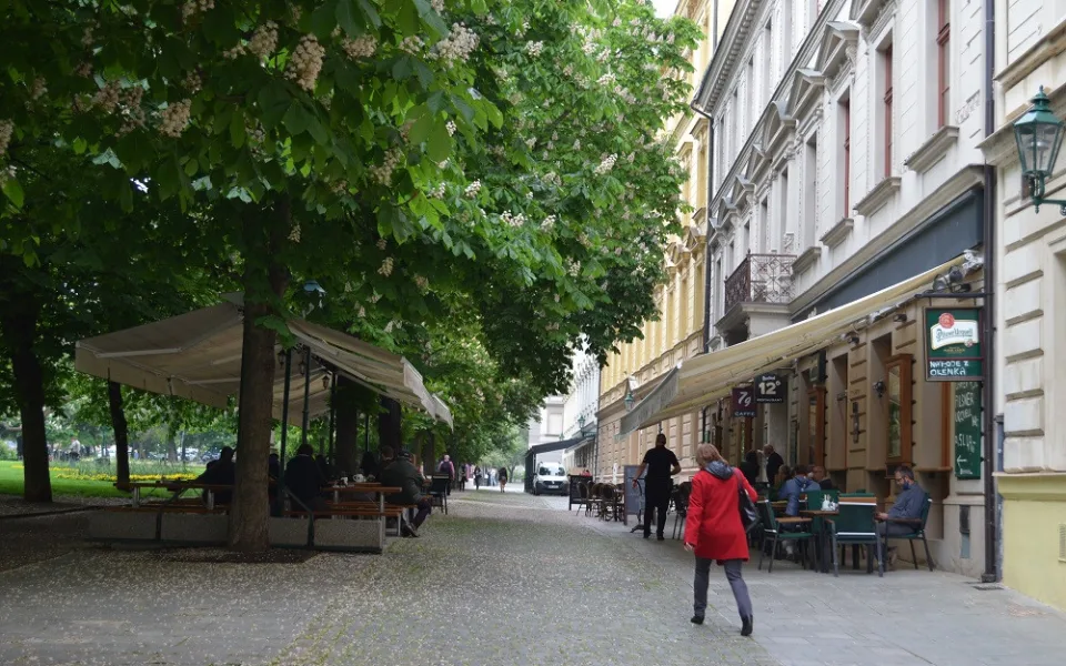 Velké návaly se nekonají. První otevření zahrádek zhatilo počasí