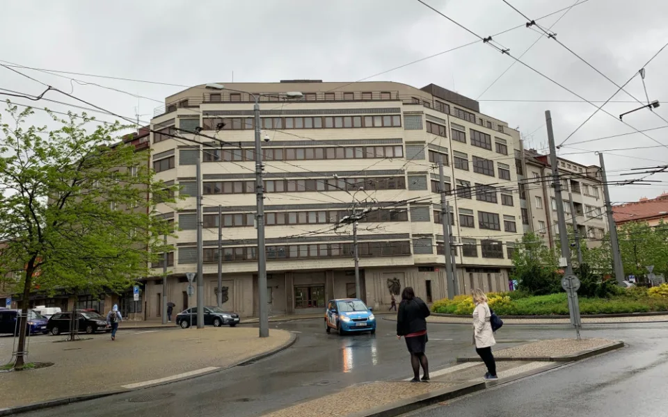 Na prodej bude i toto bývalé krajské sídlo KSČ a pozdější právnická fakulta na Americké třídě
