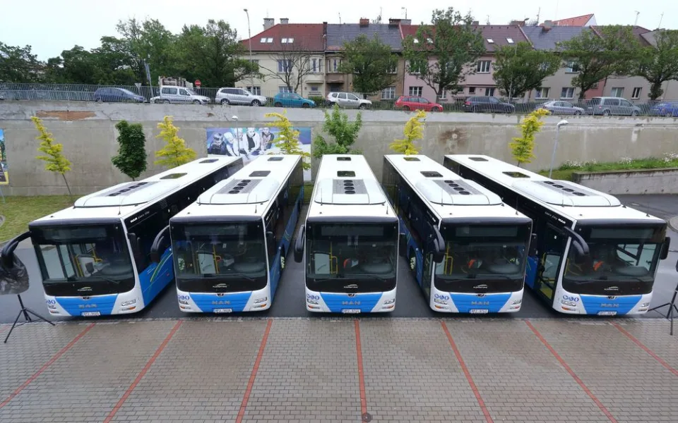 Na cestující čekají zcela nové autobusy vybavené moderními technickými vymoženostmi