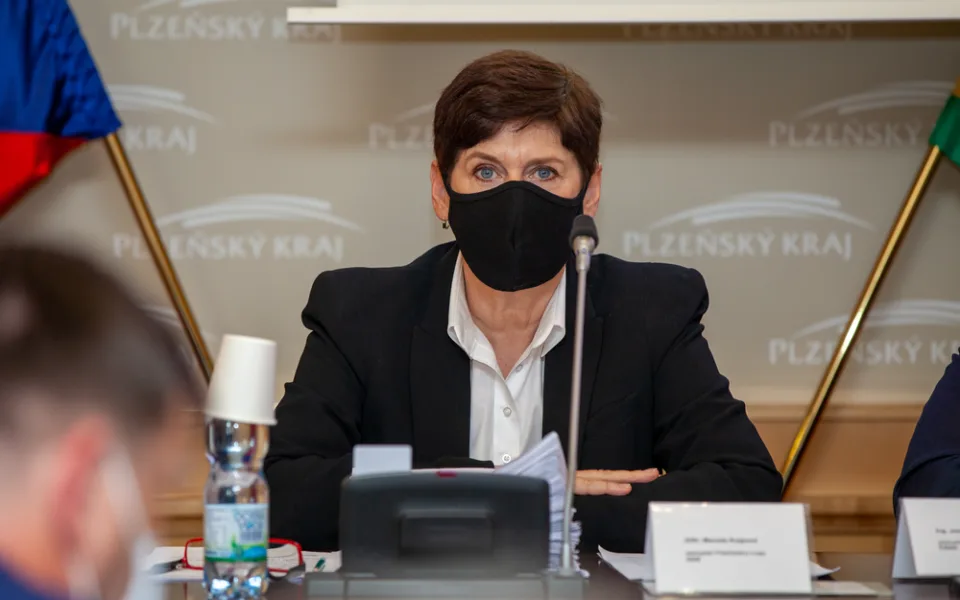 Krajskou kasu stráží náměstkyně hejtmana Marcela Krejsová. Po odvolání hejtmana na ni přešly jeho pravomoci