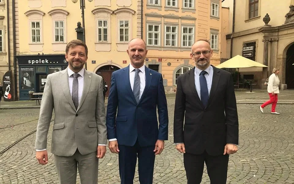 Josef Bernard s šéfem STAN Vítem Rakušanem a krajským předsedou Pavlem Čížkem