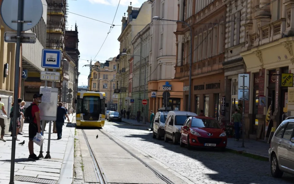 V Solní ulici je tramvajová trať ve velmi špatném stavu