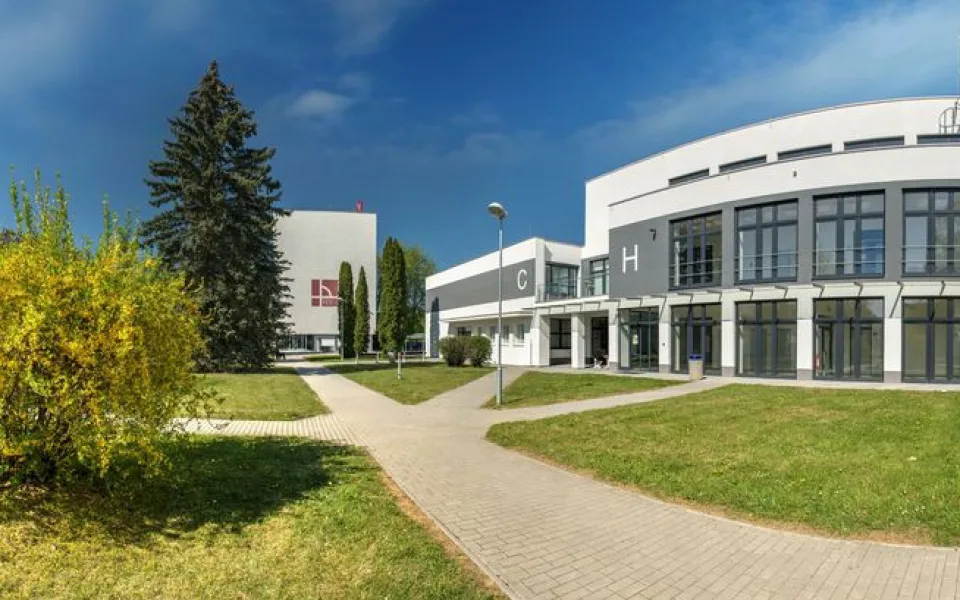 Dlouhodobé praxe, zahraniční stáže, moderní technologie… VŠTE klade důraz na rozvoj svých studentů