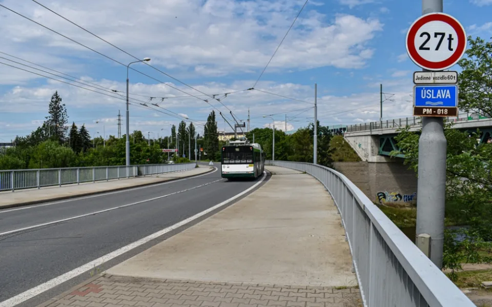 Most v Těšínské ulici na Doubravce bude o prázdninách uzavřen pro osobní automobilovou dopravu
