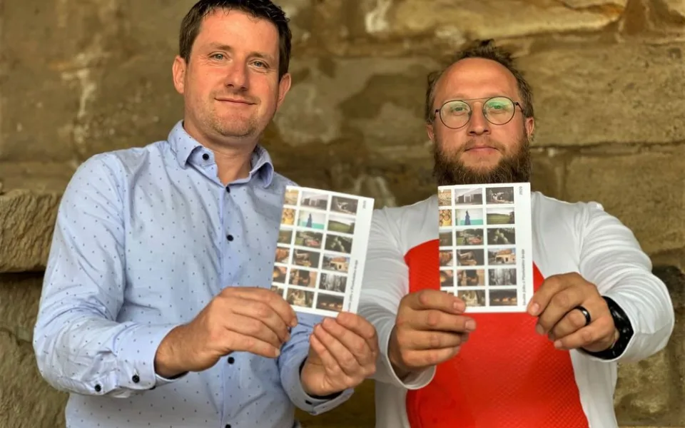 Jan Přibáň s Tomášem Poppem prezentují publikaci Skvělé jídlo z Plzeňského kraje